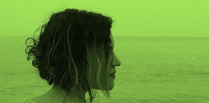 Bruissement de soie/Un poème Par Ghada Kamal