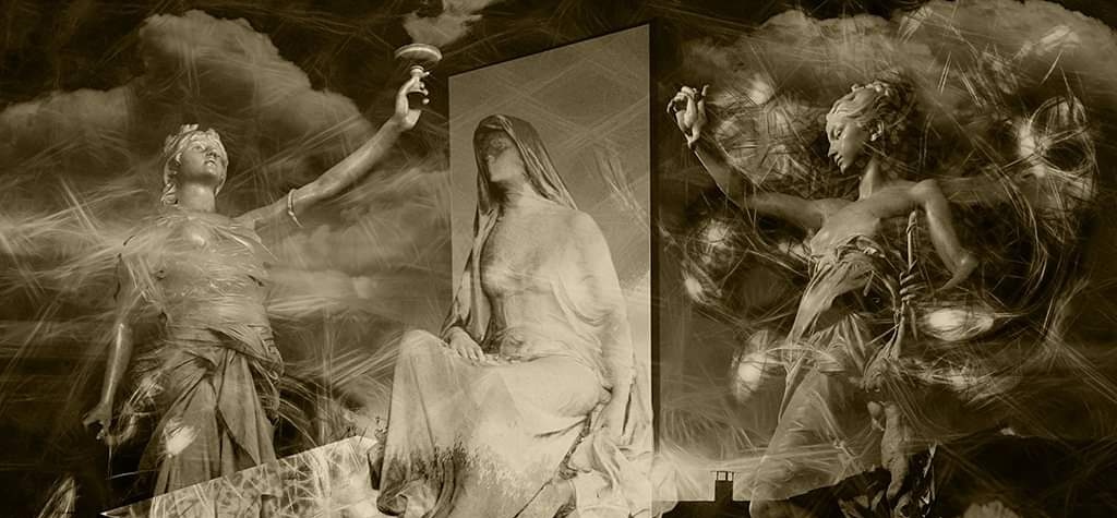 Monochrome clouds/by : zazie