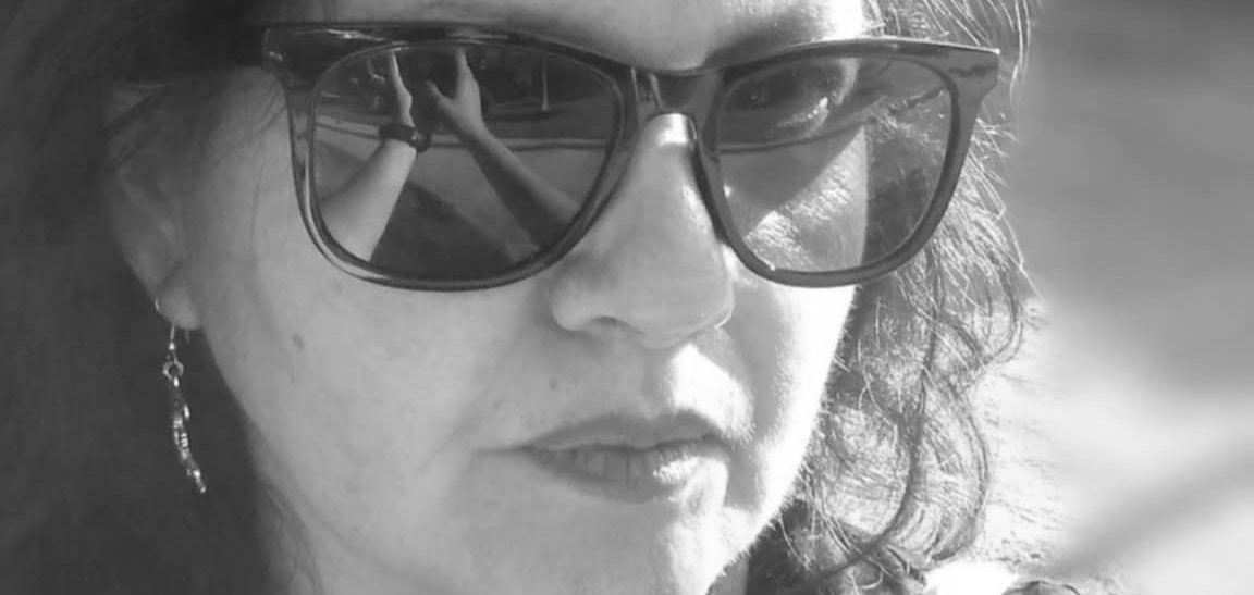 Reseña crítica a From the eclipse y Cadaver Dogs ecover de Mitchell Pluto Por Claudia Vila Molina